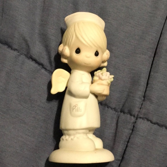 Precious Moments Angel of Mercy‎ 102482 about 5-1/2” high 1986 vintage - Picture 1 of 6